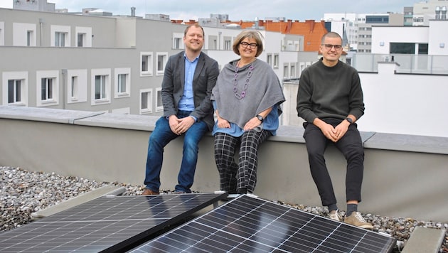 Ingrid Neuhauser und Matthias Zuser (li.) sind Geschäftsführer des Vereins Wohnen. Sie haben mit Valentin Neuhauser die Energiegemeinschaft Robin Powerhood gegründet.