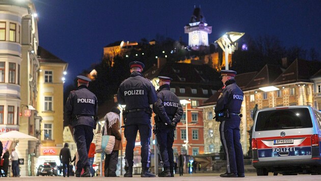 Die Polizei war mit einem Großaufgebot vor Ort. (Bild: Erwin Scheriau)