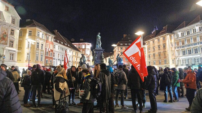Laut Veranstalter waren rund 200 Teilnehmer bei der Demo gegen den Akademikerball.