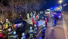 Ein Großaufgebot an Feuerwehr, Polizei und Rettung inklusive Hubschrauber war im Einsatz. (Bild: Freiwillige Feuerwehr Stainach)