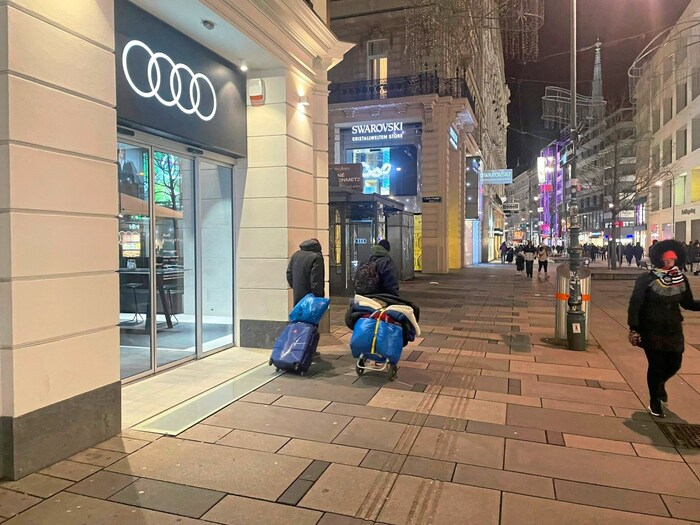 Warum die City so beliebt ist? Sie bietet Sicherheit und vor vielen Geschäften ist es zumindest ...
