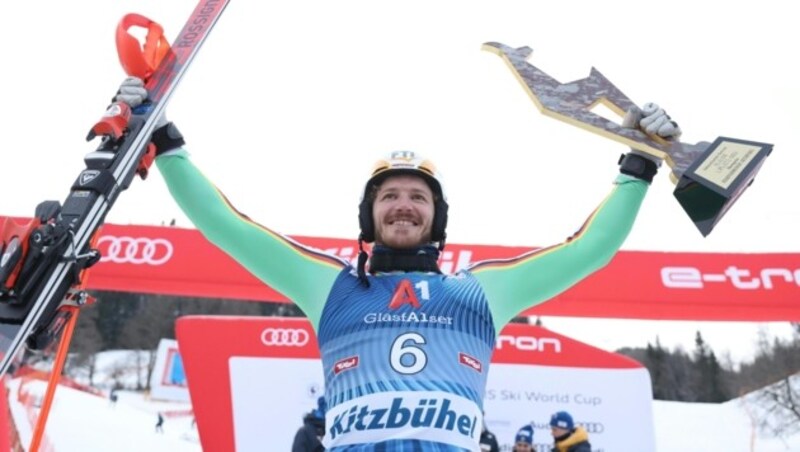 Linus Straßer mit der berühmten goldenen Gams. (Bild: APA/EXPA/JOHANN GRODER)