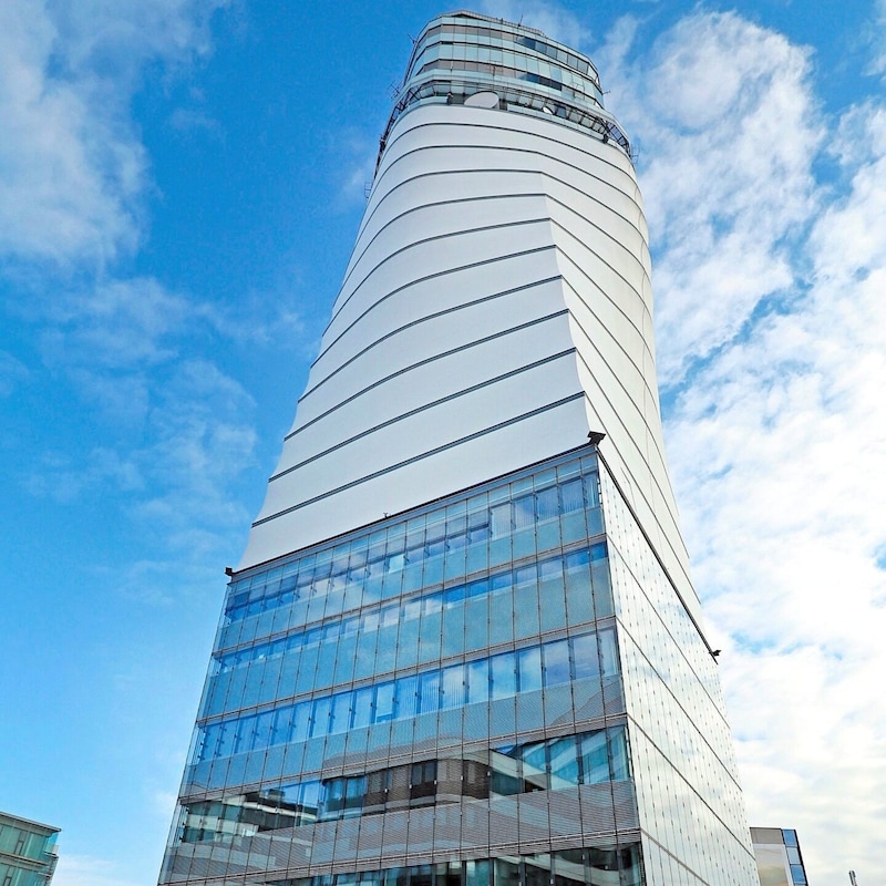 Arbeitsplatz im obersten Stockwerk.  (Bild: Reinhard Holl)