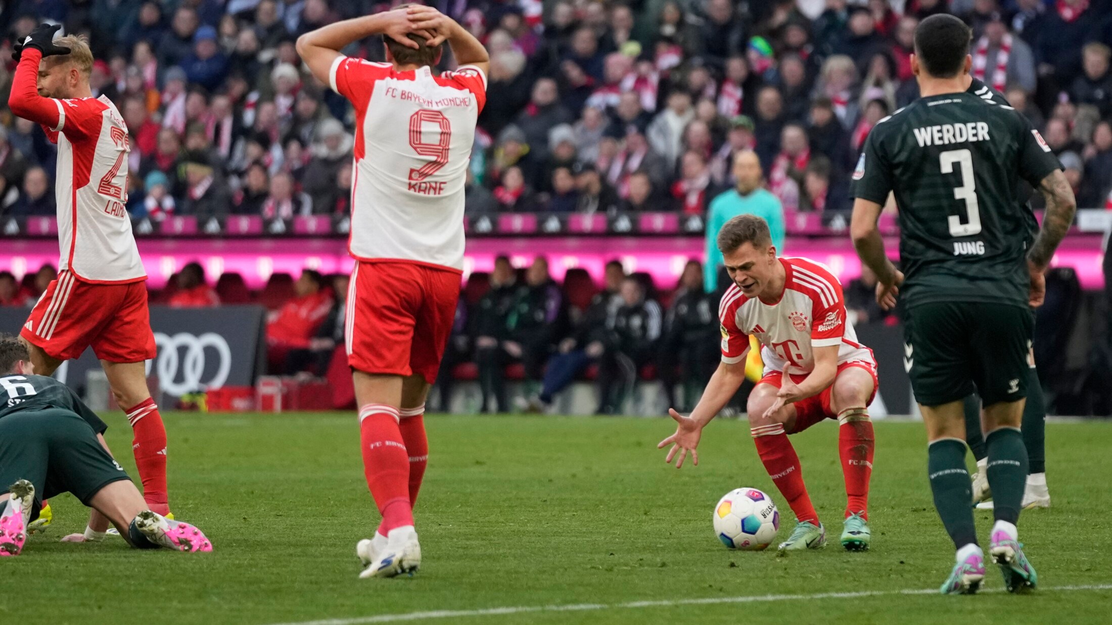 Deutsche Bundesliga - Pleite Gegen Bremen! Bayern Stolpert Im ...