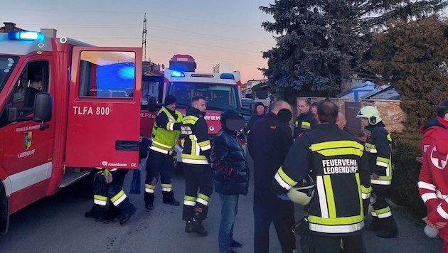 Laut der Freiwilligen Feuerwehr Leobendorf war ein Großaufgebot an Rettungskräften am Unfallort im Einsatz. (Bild: FF Leobendorf)