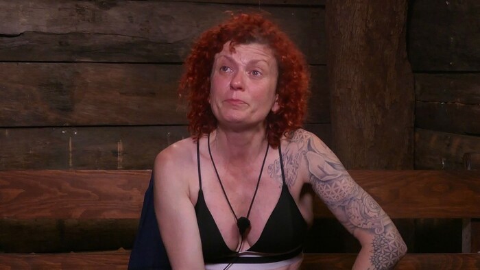 Tag 3 im Camp. Lucy Diakovska bricht bei den Gedanken an ihre verstorbene Mutter im ...