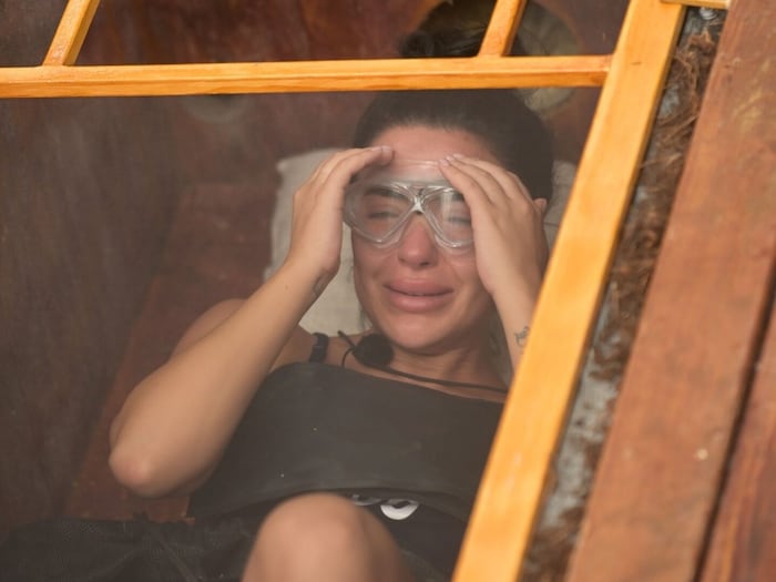 Tag 3: Dschungelprüfung „Ich bin im Spa - Holt mich hier raus!“. Leyla Lahouar liegt panisch in ...