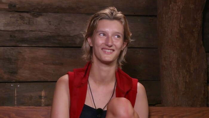 Anyas Vater müsse nach der Show ein ernstes Wort mit ihr reden. 
