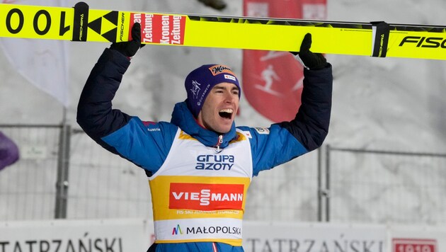 Stefan Kraft jubelt in Zakopane. (Bild: Copyright 2024 The Associated Press. All rights reserved)