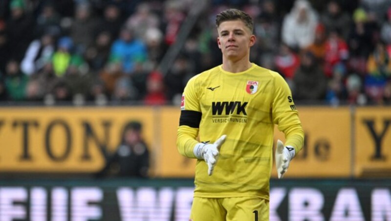 Augsburg-Keeper Finn Dahmen patzte beim Gegentor, am Ende durfte er dennoch jubeln. (Bild: AFP or licensors)