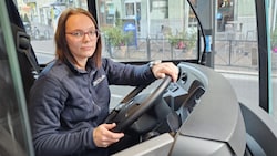 Auch Bianca Winkler lenkt die KMG-Busse. „Mir gefällt mein Beruf sehr gut.“  (Bild: Tragner Christian)