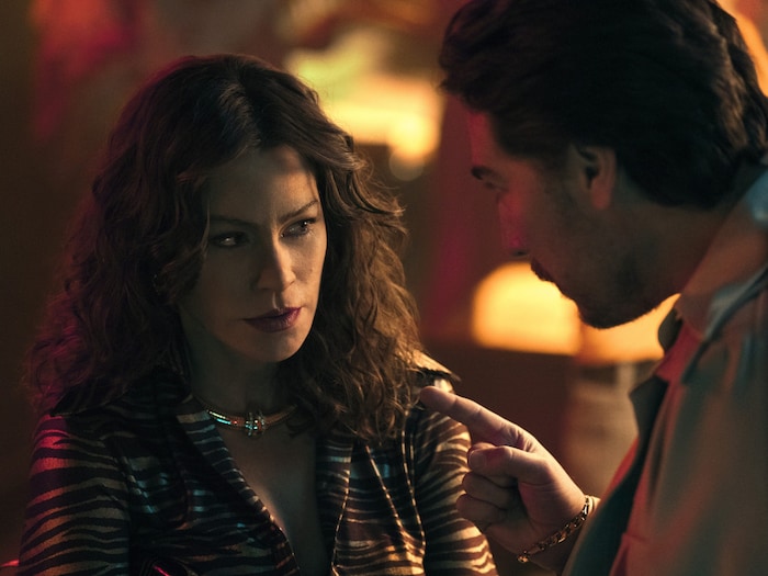 Sofia Vergara als Griselda, Alberto Ammann als Alberto Bravo in der Netflix-Produktion ...