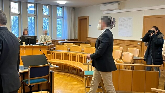The 34-year-old officer pleaded not guilty. (Bild: zVg, Krone KREATIV)