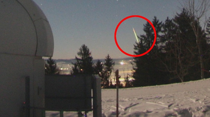 Die „Feuerkugel“ (im Bild rot markiert) über Berlin in der Nacht auf Sonntag ist auch aus ...