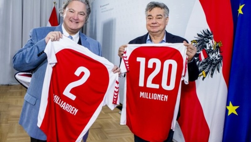 Erwin van Lambaart, Generaldirektor der österreichischen Lotterien, und Sportminister Werner Kogler beim 75-jährigen Jubiläum der Sportförderung. (Bild: Achim Bieniek)