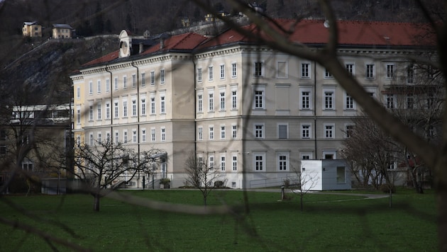 Der Volksschule Schwarzstraße drohte lange das Aus. Nun soll sie in den kommenden Jahren in den „Klosterpark St. Josef“ (im Bild) übersiedeln. (Bild: Tröster Andreas)