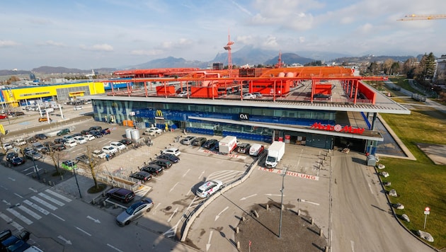 Dieser Parkplatz wird Verkaufsflächen weichen. (Bild: Tschepp Markus)