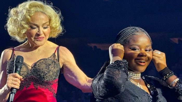 Madonna dankte bei ihrem Auftritt auch ihren Kindern für die liebevolle Unterstützung während wie krank war. Hier ist sie mit ihrer Tochter Mercy zu sehen. 