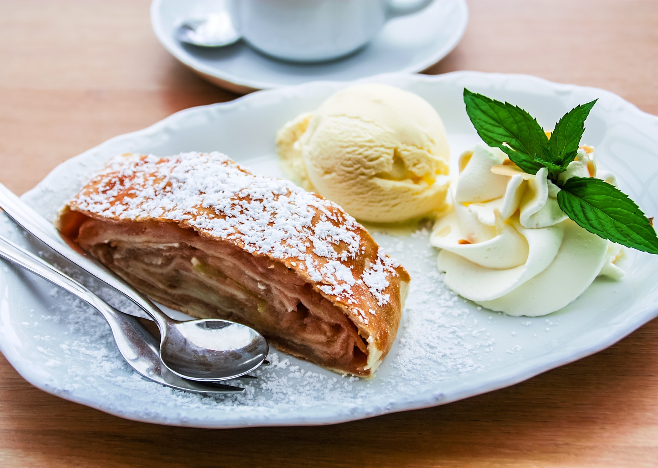 Hüttengaudi - Altwiener Apfelstrudel | krone.at