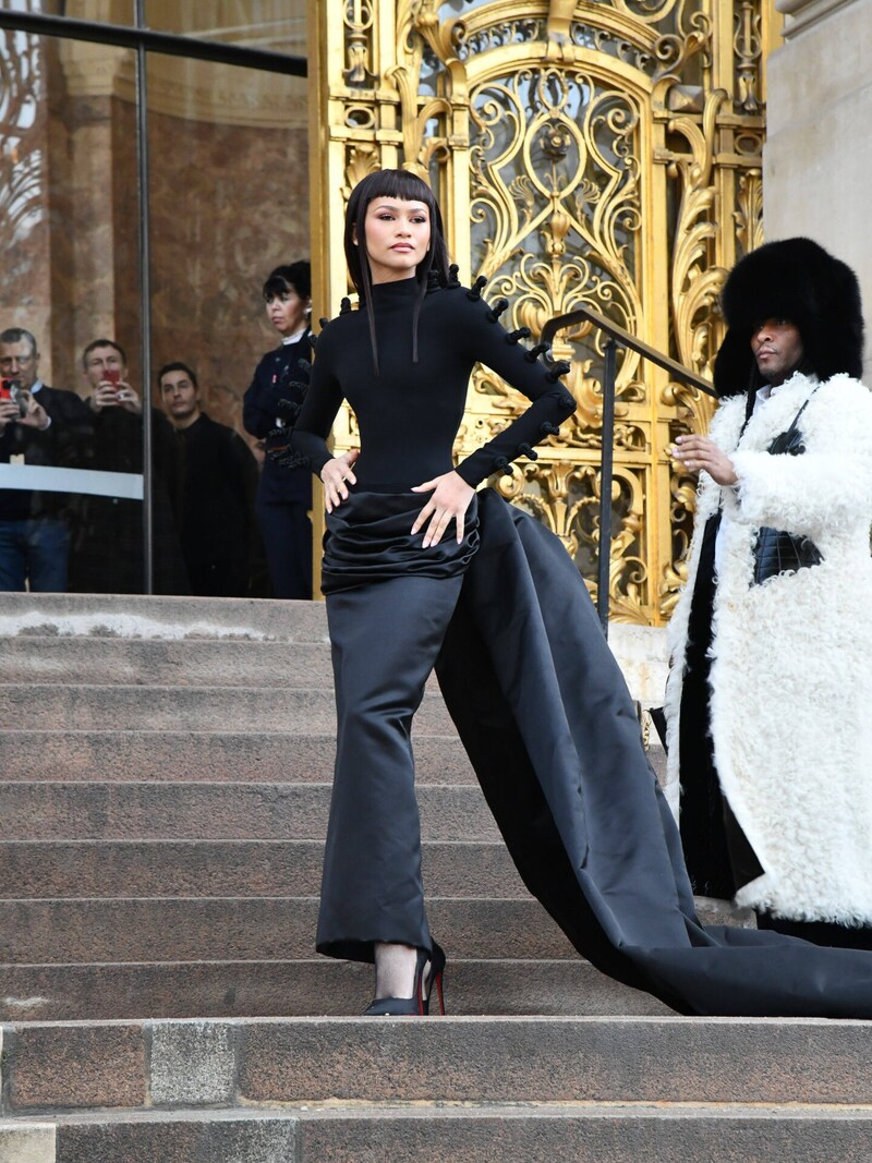 Zendaya bei der Paris Fashion Week (Bild: LAURENT BENHAMOU / Action Press/Sipa / picturedesk.com)