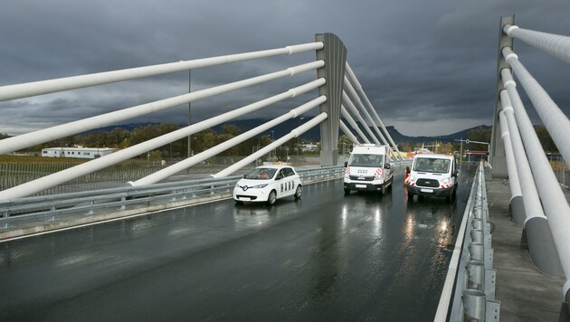 In die neue Brücke über den Rhein (Hard - Fußach) wurde bereits investiert, in andere Straßenprojekte werden heuer noch 95 Millionen Euro fließen. (Bild: Mathis Fotografie)