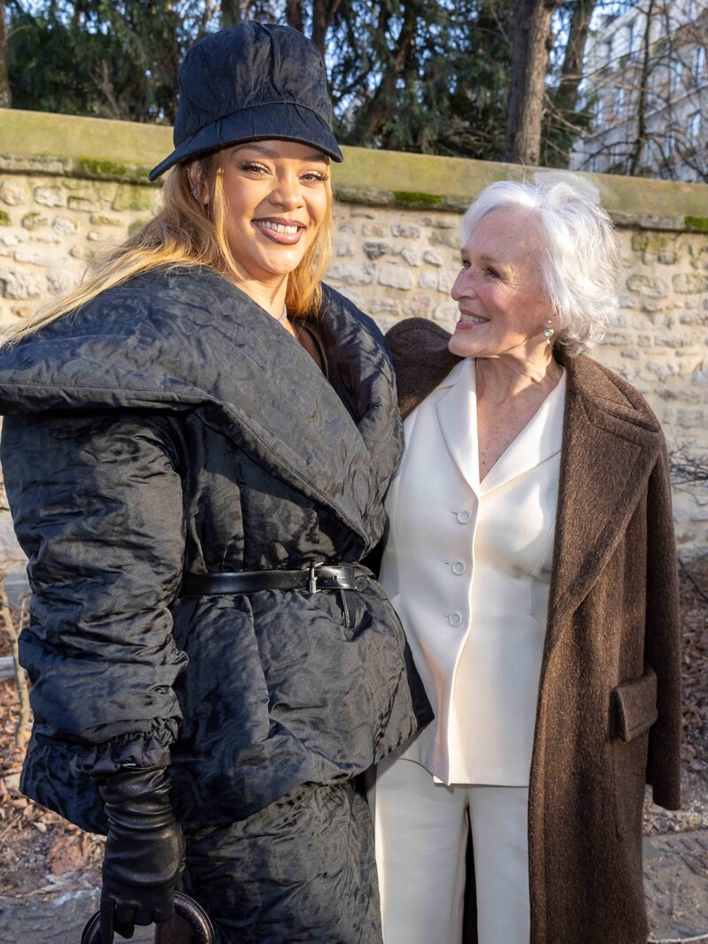 Rihanna und Glenn Close bei Dior (Bild: www.PPS.at)