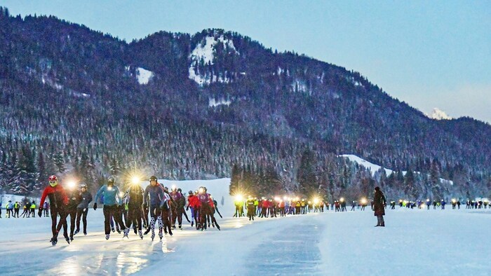The speed skaters often set off early in the morning with headlamps.