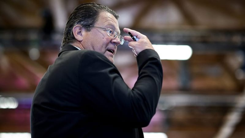 Stephan Brandner, stellvertretender Bundessprecher der AfD, warf der Bundesregierung vor, in Kauf zu nehmen, dass „zum Mord gegen Oppositionspolitiker aufgerufen wird“. (Bild: APA/AFP/Ronny HARTMANN)