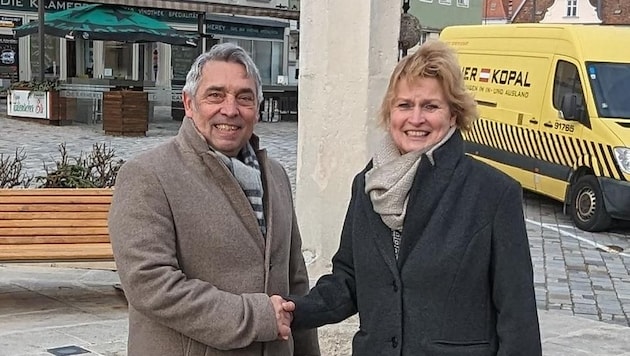 Bürgermeister Georg Gilli freut sich, mit Margarete Jarmer die „bestgeeignetste Nachfolgerin“ gefunden zu haben. (Bild: VP Eggenburg)