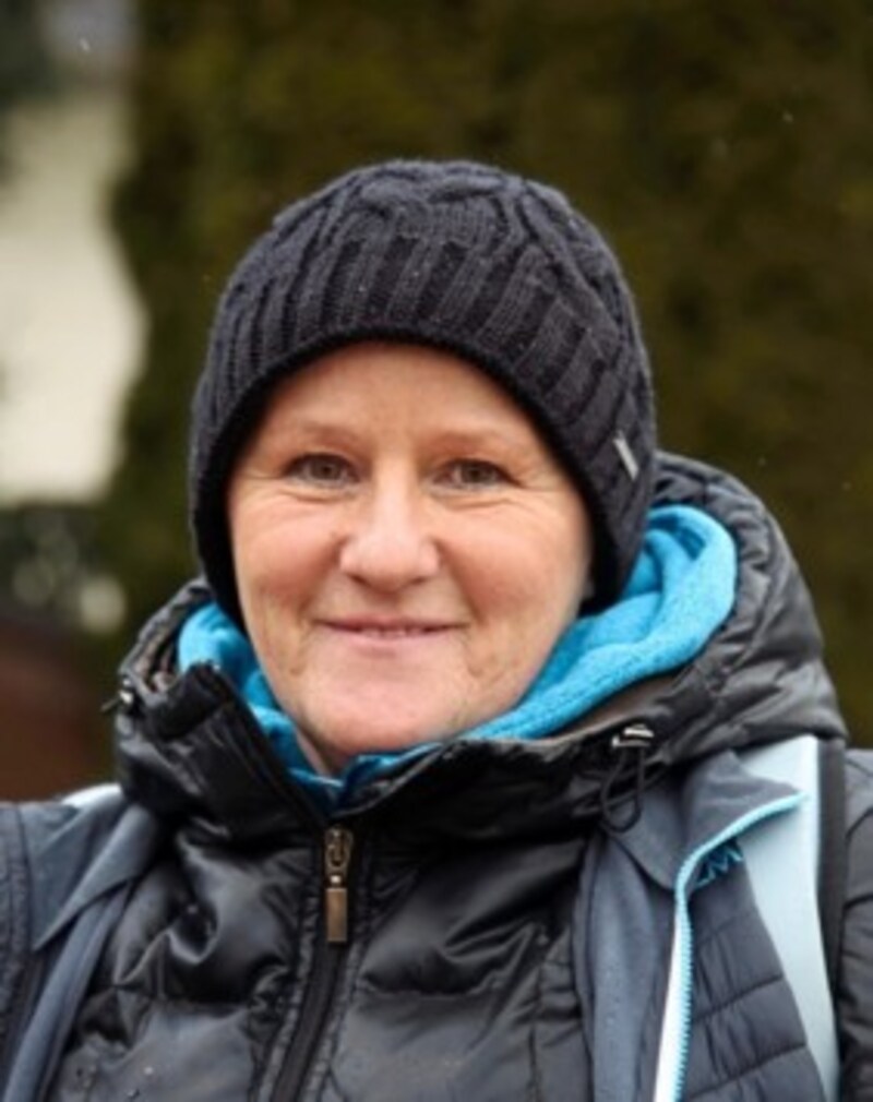 Martina Angerer, 59, aus Leoben: „Ich bin mit meiner Familie hier, wir schauen uns heuer zum ersten Mal den Riesentorlauf an. Der interessiert mich sogar mehr als der Slalom.“ (Bild: ANDREAS TROESTER)