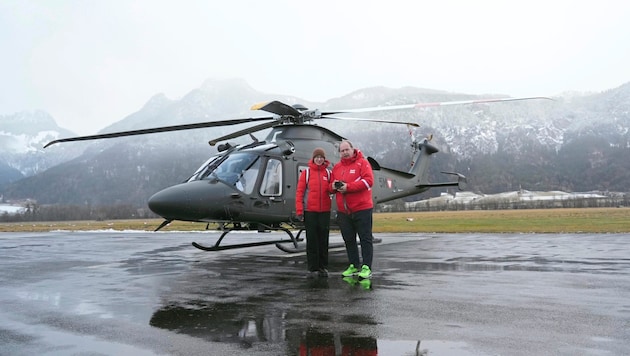 „Krone“-Team bei einem Testflug eines der Hubschrauber Leonardo 169 in Eigen (Bild: Sepp Pail)