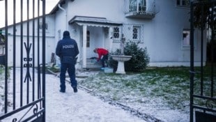 Experten untersuchten nach der Tat das Wohnhaus in Obernberg am Inn. (Bild: Pressefoto Scharinger © Daniel Scharinger)