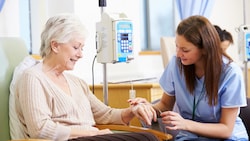 Das neue Gehaltspaket soll mehr Anerkennung für das Pflege- und Gesundheitspersonal in Spitälern ...