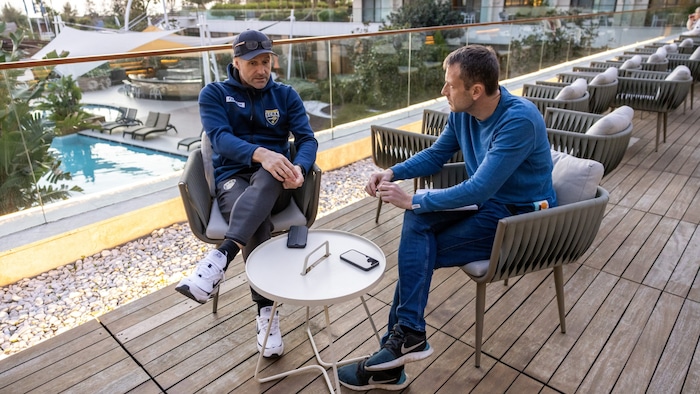 Altach-Sportdirektor mit „Krone Vorarlberg“-Sportredakteur Dominik Omerzell im Rahmen des ...