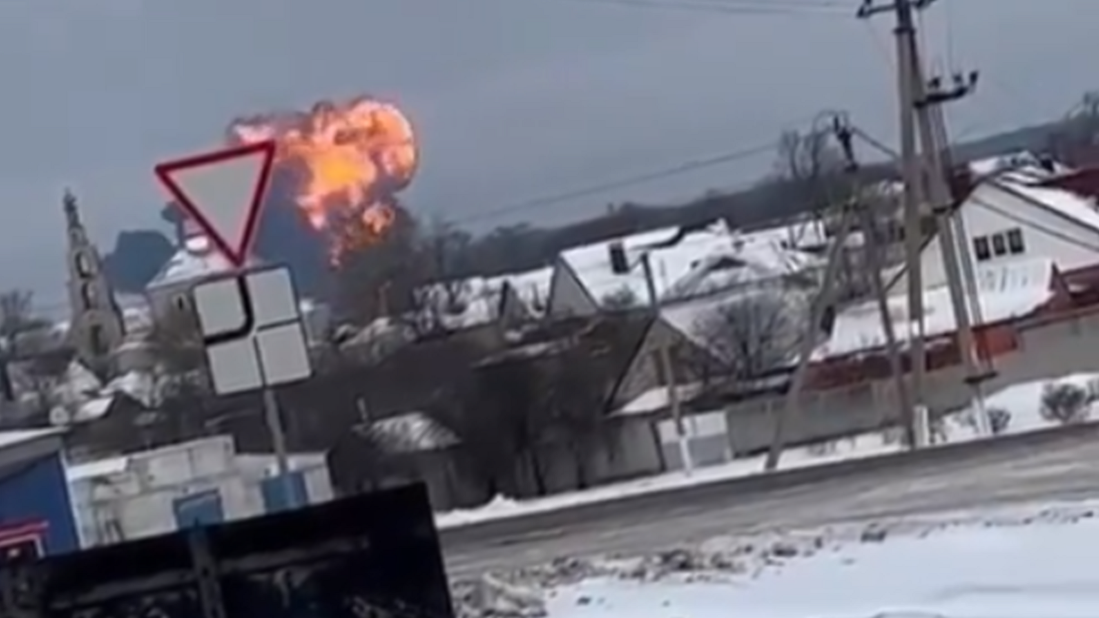 Ein Feuerball in der russischen Grenzstadt Belgorod (Bild: OSINT)
