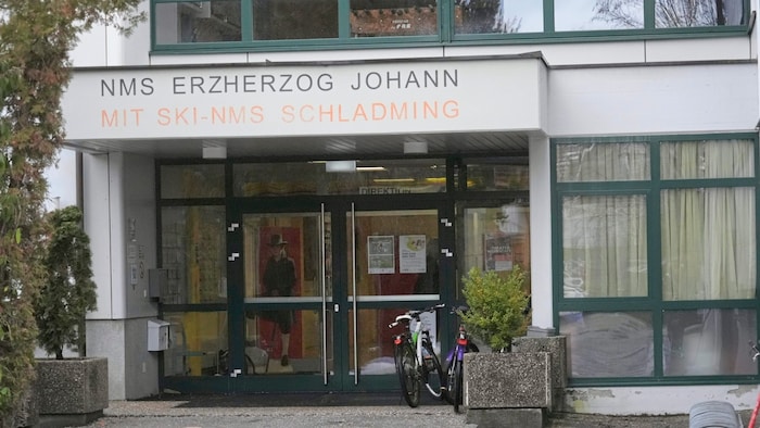 Die Ski-MS ist Teil eines Schulclusters, hat aber einen eigenen Lehrkörper