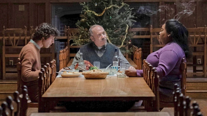 „The Holdovers“: Lehrer Paul Hunham (Paul Giamatti), Schüler Angus (Dominic Sessa) und ...