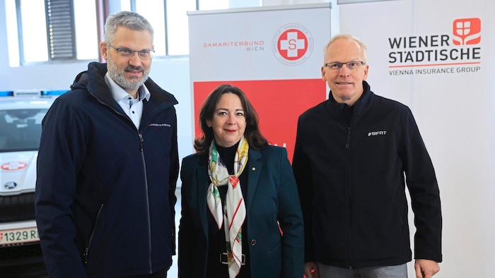 Oliver Löhlein (Samariter), Doris Wendler (Wiener Städtische Versicherung) und Eckhart Müller ...
