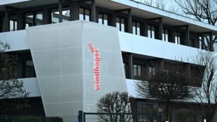 Die bislang größte Unternehmensinsolvenz im Bundesland betrifft die Windhager Gruppe mit Sitz in Seekirchen. (Bild: BARBARA GINDL / APA / picturedesk.com)