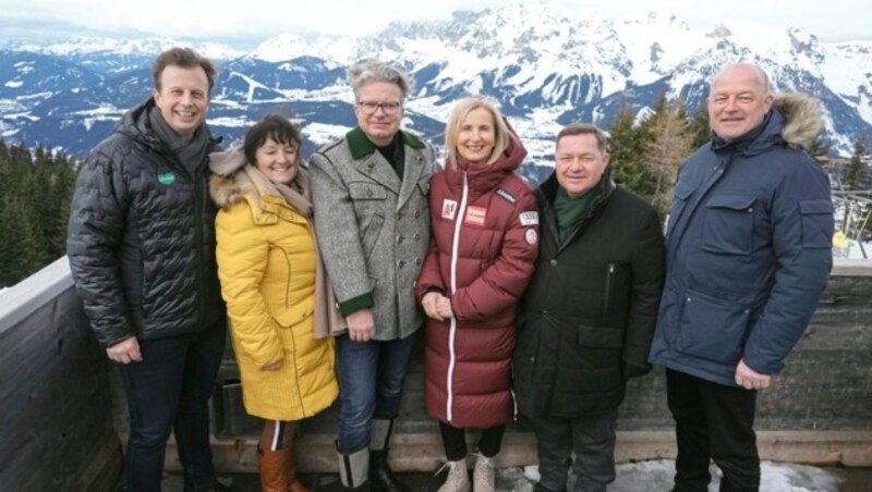 Landesrat Karlheinz Kornhäusl, Landtagspräsidentin Manuela Khom, LH Christopher Drexler, ÖSV-Präsidentin Roswitha Stadlober, LR Werner Amon und Schladming-Bürgermeister Hermann Trinker (Bild: Sepp Pail)