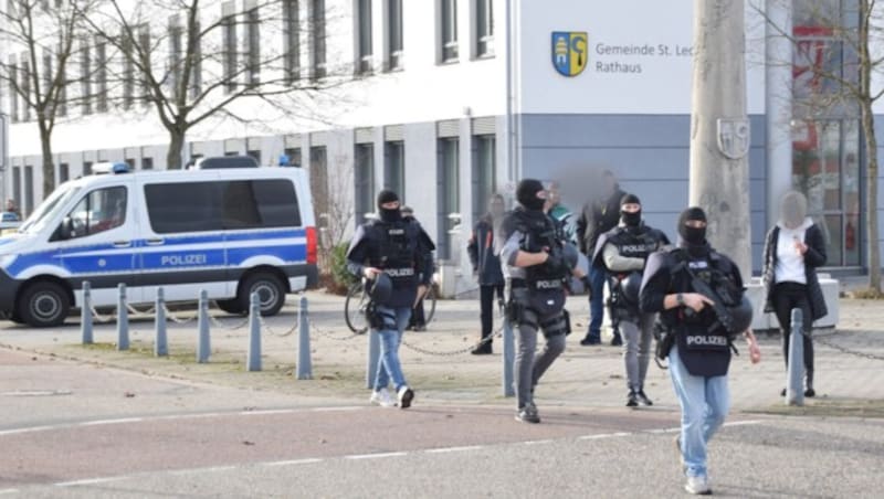 Der Mord ereignete sich gegen 10.20 Uhr in einer Schule in Sankt Leon-Rot. (Bild: APA/dpa/René Priebe)