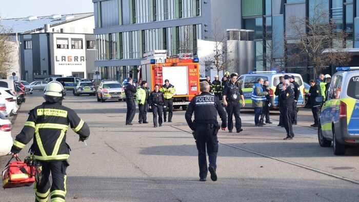 The secondary school was evacuated and the classmates were looked after.