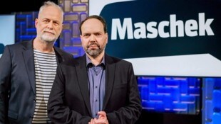 Peter Hörmanseder (li.) und Robers Stachel synchronisieren als „Maschek“ bewegte Bilder - u.a. aus dem aktuellen Polit-Geschehen. (Bild: ORF)