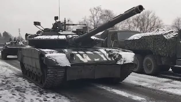 Russland hat mit dem T-90 und dem T-14 modernere Panzer entwickelt, trotzdem ist in einer Fabrik in Sibirien nun wieder die Serienproduktion des T-80 (am Foto) angelaufen. (Bild: mil.ru)