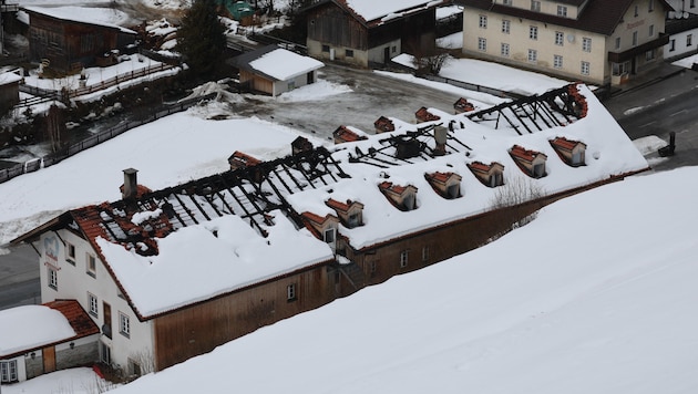 Die aktuelle Aufnahme zeigt: Am Dachboden liegt Schnee. Jetzt regnet es auch noch hinein. (Bild: Birbaumer Johanna)