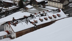 Die aktuelle Aufnahme zeigt: Am Dachboden liegt Schnee. Jetzt regnet es auch noch hinein. (Bild: Birbaumer Johanna)