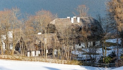 Die Villa am Fuschlsee gehört der Familie Abramowitsch. War der Kauf rechtens? (Bild: Tschepp Markus)
