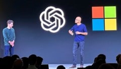 Microsoft-Chef Satya Nadella (rechts) und OpenAI-Gründer Sam Altman (Bild: AP)