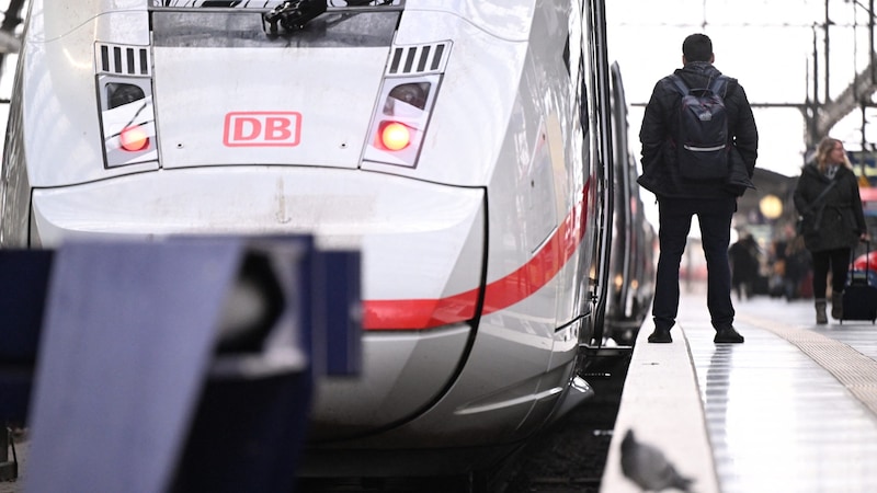 Ein Zug der Deutschen Bahn in Frankfurt am Main (Bild: AFP)