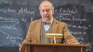 Paul Giamatti spielt in der Dramödie „The Holdovers“ einen griesgrämigen Lehrer mit Alkohol-Problem.  (Bild: © 2023 FOCUS FEATURES LLC. ALL RIGHTS RESERVED.)